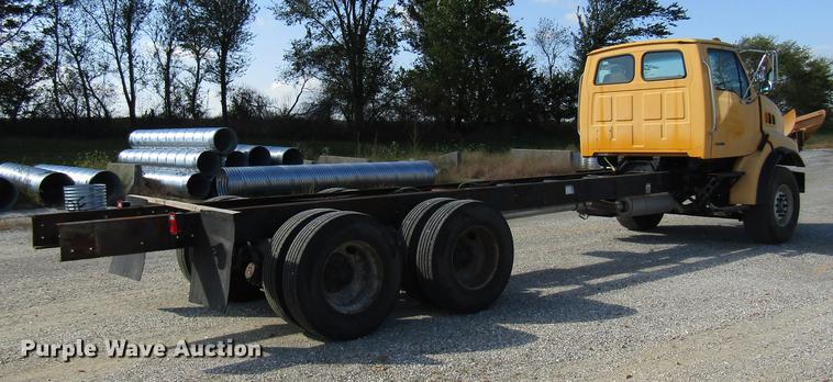 image for item DE5856 2002 Sterling LT8500 truck cab and chassis