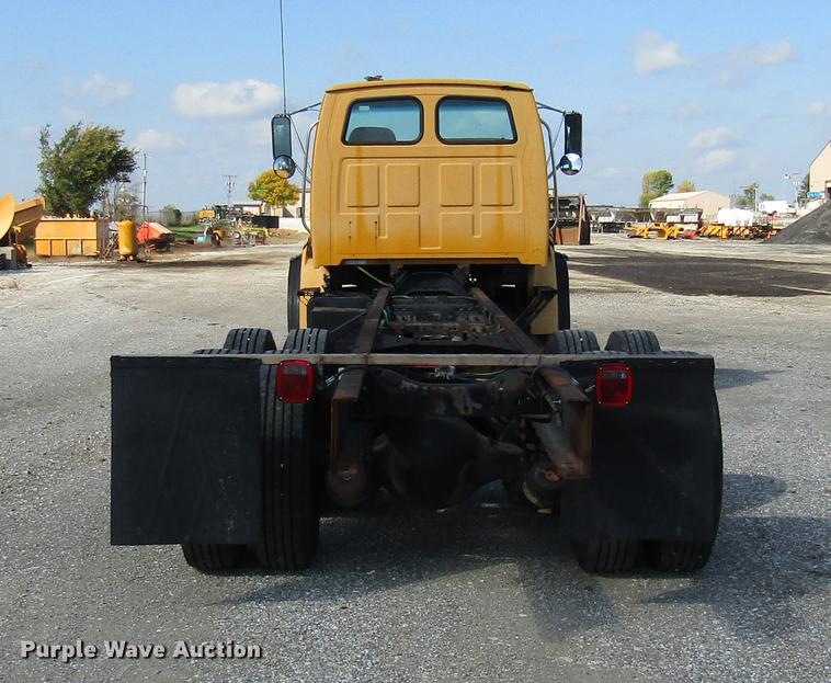 image for item DE5856 2002 Sterling LT8500 truck cab and chassis