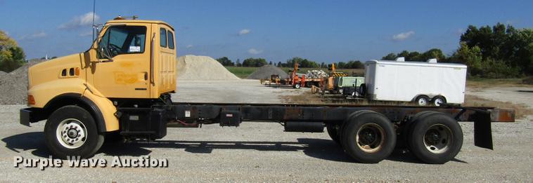 image for item DE5856 2002 Sterling LT8500 truck cab and chassis