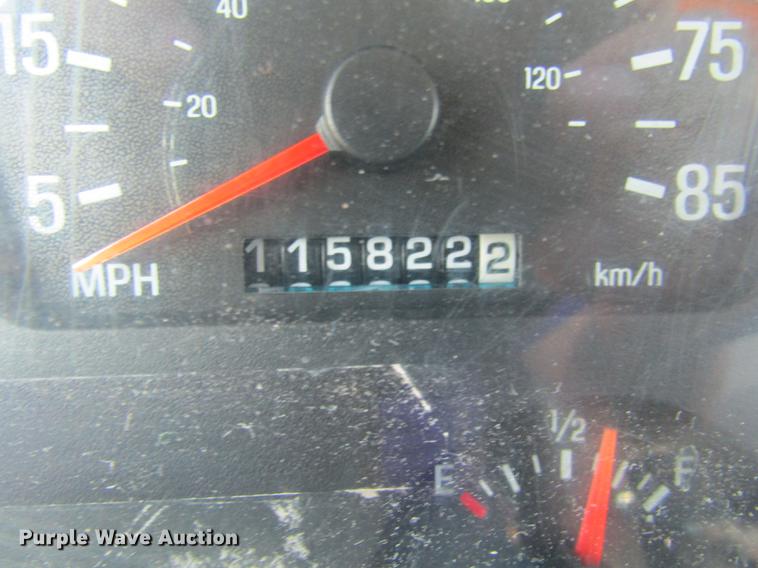 image for item DE5856 2002 Sterling LT8500 truck cab and chassis