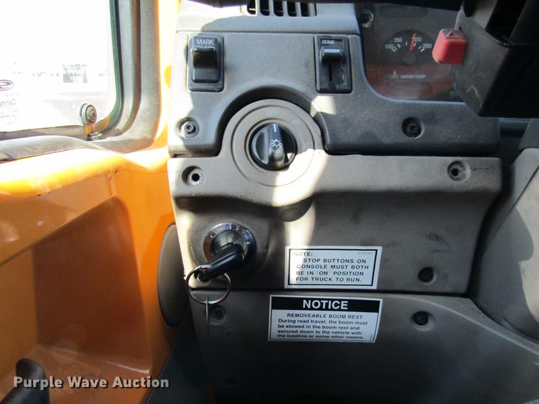 image for item DE5856 2002 Sterling LT8500 truck cab and chassis