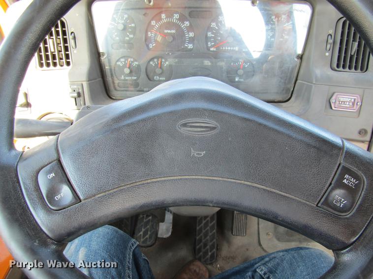 image for item DE5856 2002 Sterling LT8500 truck cab and chassis