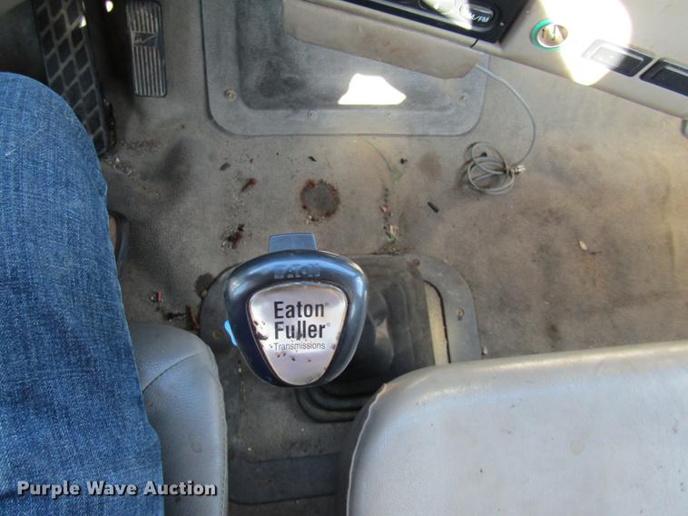 image for item DE5856 2002 Sterling LT8500 truck cab and chassis