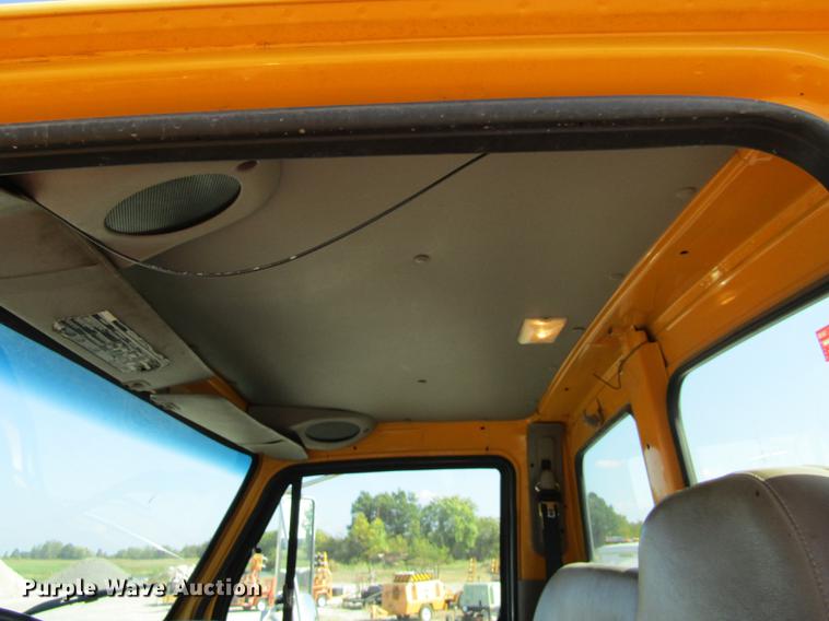 image for item DE5856 2002 Sterling LT8500 truck cab and chassis