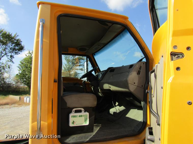 image for item DE5856 2002 Sterling LT8500 truck cab and chassis