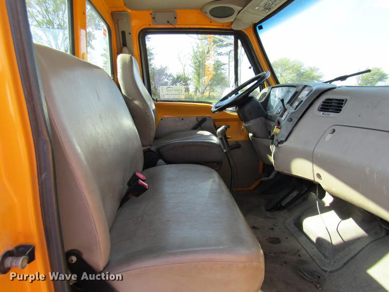 image for item DE5856 2002 Sterling LT8500 truck cab and chassis