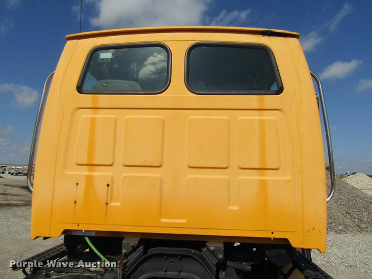 image for item DE5856 2002 Sterling LT8500 truck cab and chassis
