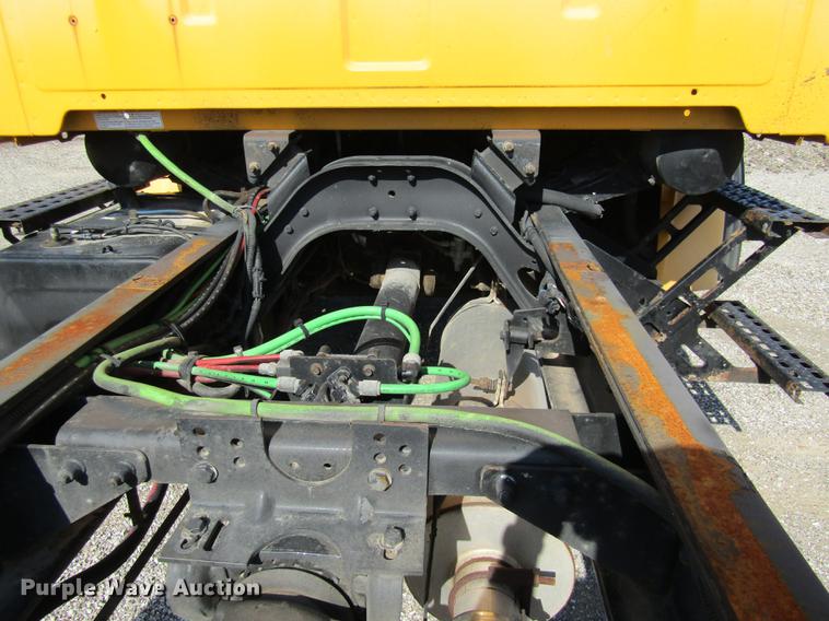 image for item DE5856 2002 Sterling LT8500 truck cab and chassis