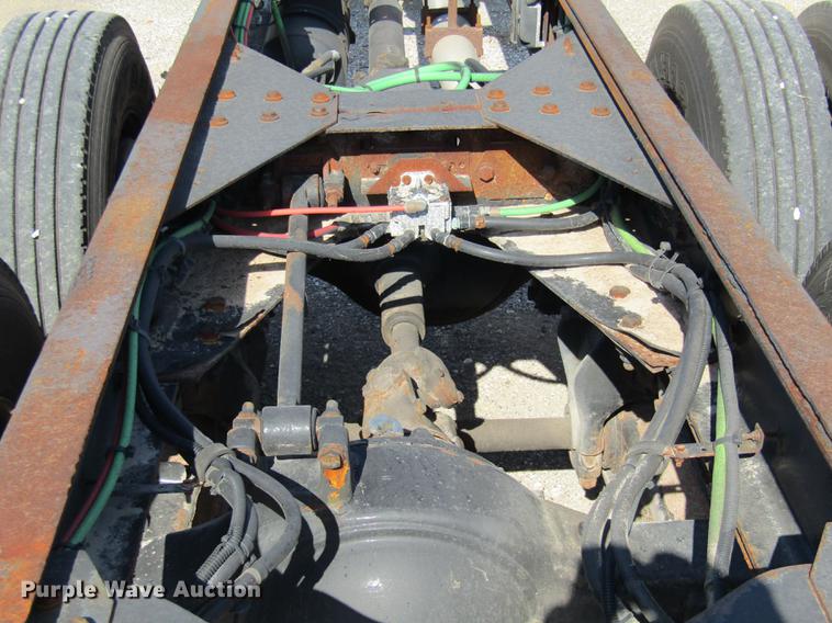 image for item DE5856 2002 Sterling LT8500 truck cab and chassis