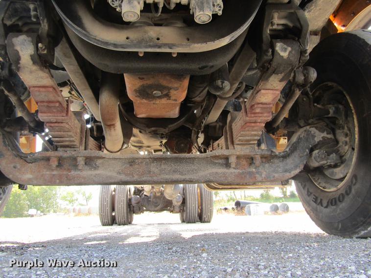 image for item DE5856 2002 Sterling LT8500 truck cab and chassis