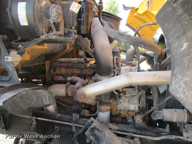 image for item DE5856 2002 Sterling LT8500 truck cab and chassis