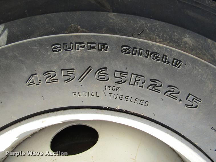 image for item DE5856 2002 Sterling LT8500 truck cab and chassis