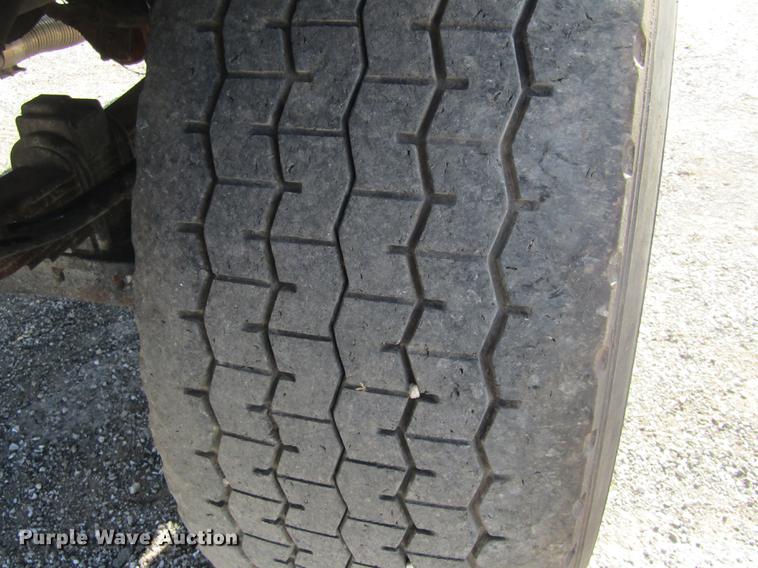 image for item DE5856 2002 Sterling LT8500 truck cab and chassis