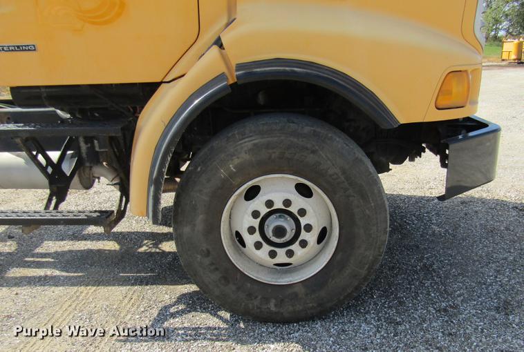 image for item DE5856 2002 Sterling LT8500 truck cab and chassis