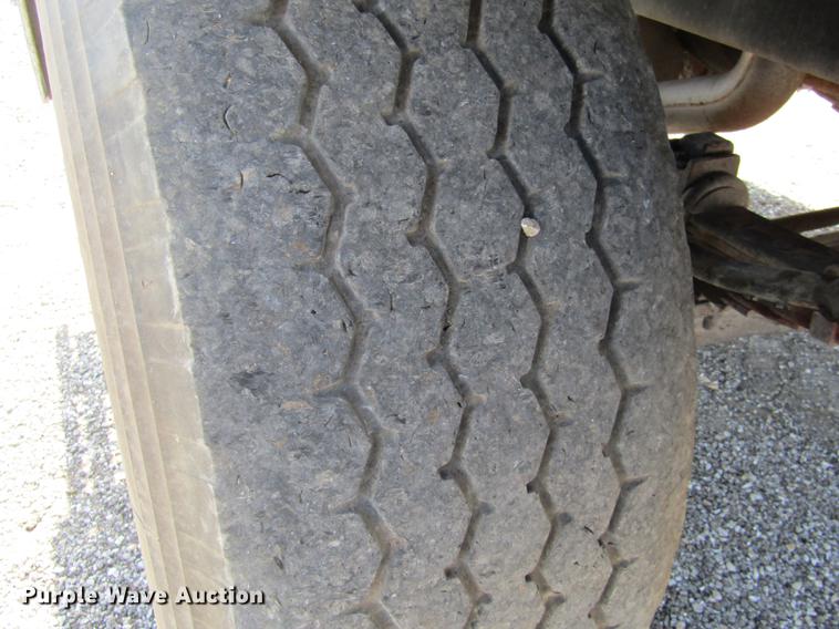 image for item DE5856 2002 Sterling LT8500 truck cab and chassis