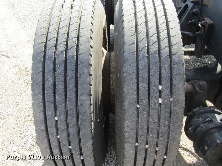 image for item DE5856 2002 Sterling LT8500 truck cab and chassis