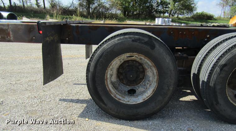 image for item DE5856 2002 Sterling LT8500 truck cab and chassis