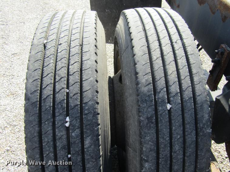 image for item DE5856 2002 Sterling LT8500 truck cab and chassis