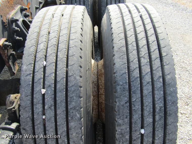 image for item DE5856 2002 Sterling LT8500 truck cab and chassis