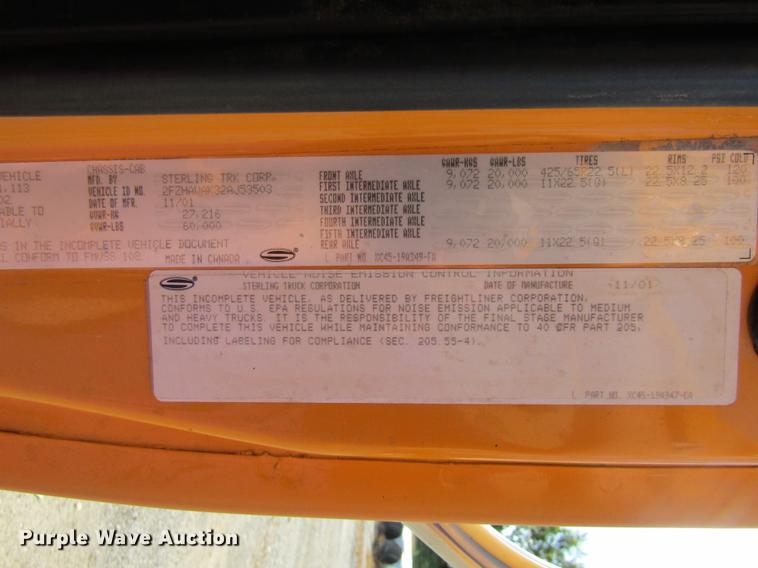 image for item DE5856 2002 Sterling LT8500 truck cab and chassis