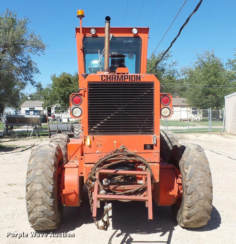 image for item DE7268 Champion 710A motor grader