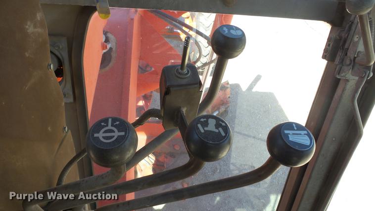 image for item DE7268 Champion 710A motor grader