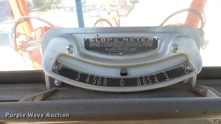 image for item DE7268 Champion 710A motor grader