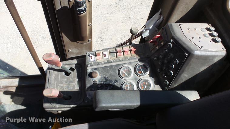 image for item DE7268 Champion 710A motor grader