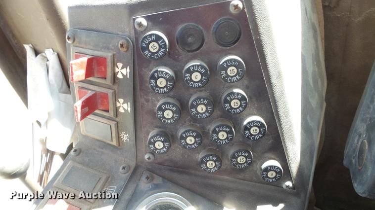 image for item DE7268 Champion 710A motor grader