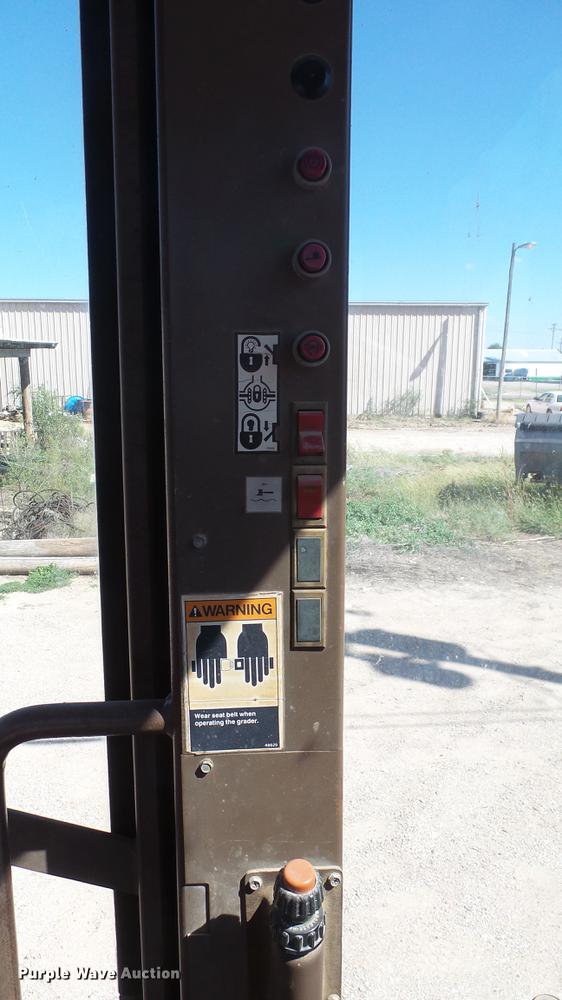 image for item DE7268 Champion 710A motor grader