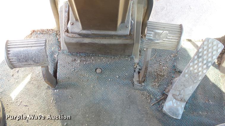 image for item DE7268 Champion 710A motor grader