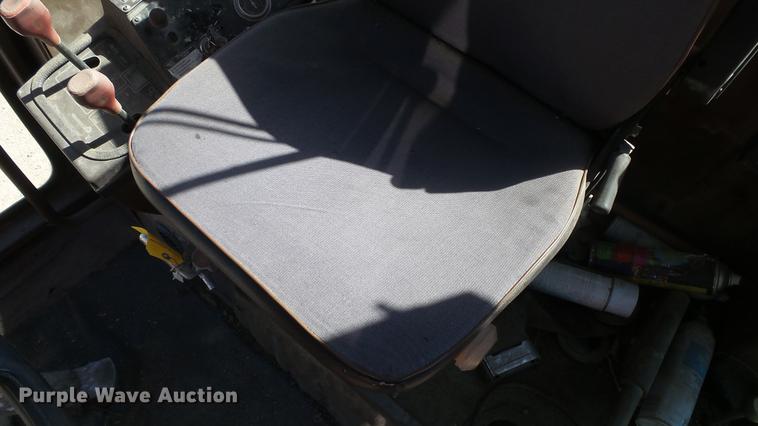 image for item DE7268 Champion 710A motor grader