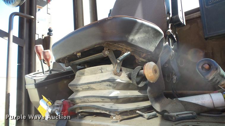 image for item DE7268 Champion 710A motor grader