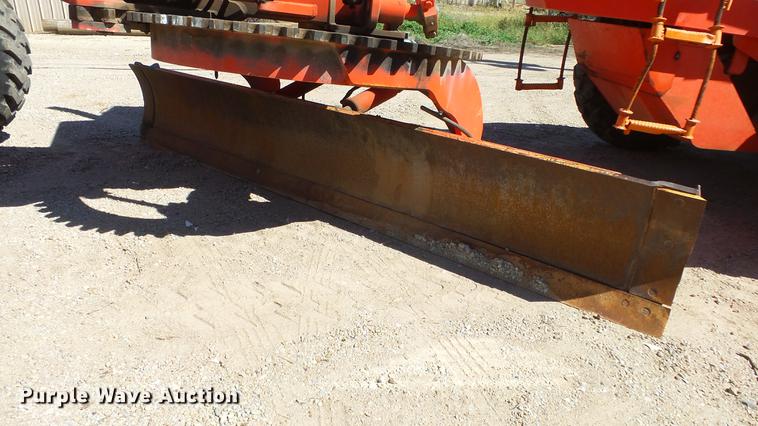 image for item DE7268 Champion 710A motor grader