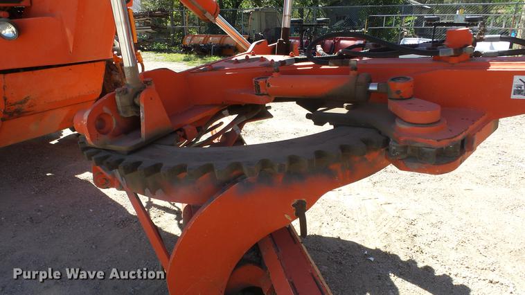 image for item DE7268 Champion 710A motor grader