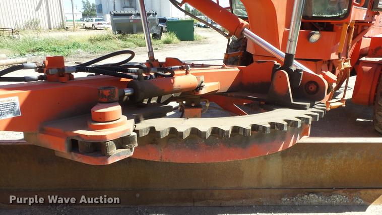 image for item DE7268 Champion 710A motor grader