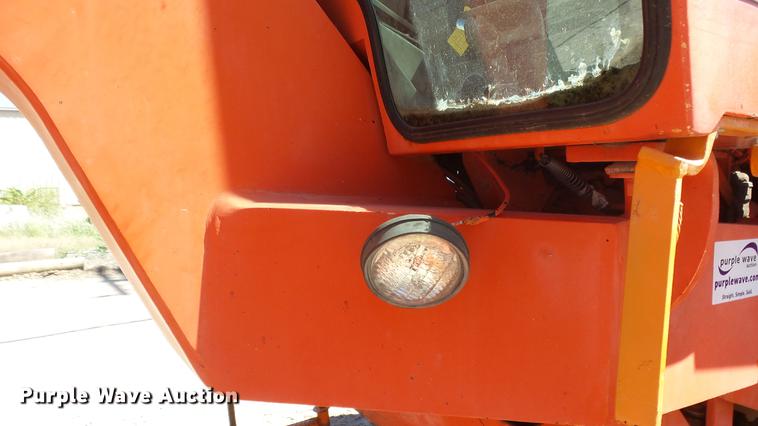 image for item DE7268 Champion 710A motor grader