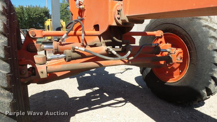 image for item DE7268 Champion 710A motor grader