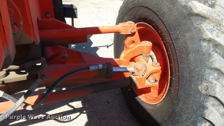 image for item DE7268 Champion 710A motor grader