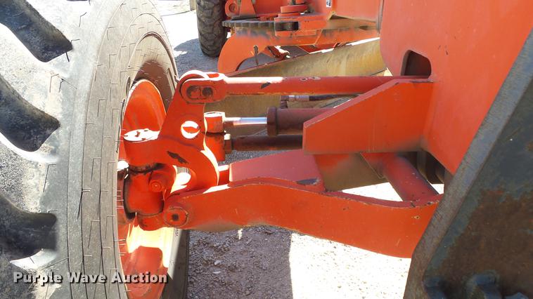 image for item DE7268 Champion 710A motor grader