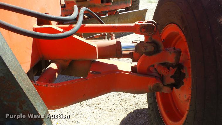 image for item DE7268 Champion 710A motor grader