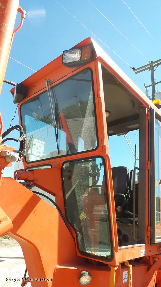 image for item DE7268 Champion 710A motor grader