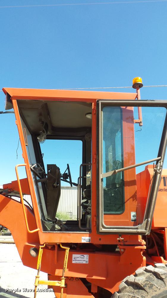 image for item DE7268 Champion 710A motor grader