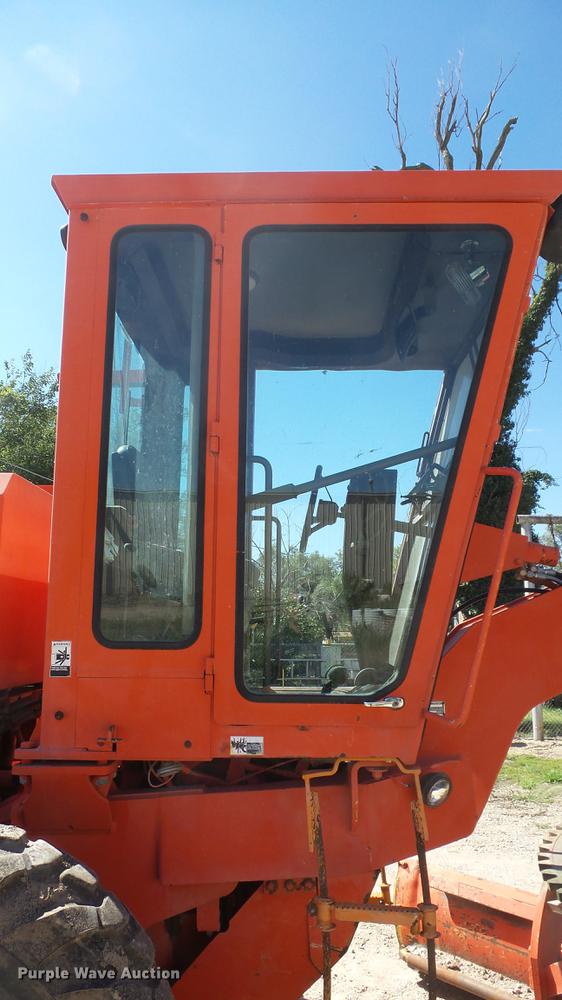 image for item DE7268 Champion 710A motor grader