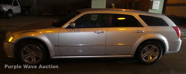 image for item DE7286 2005 Dodge Magnum