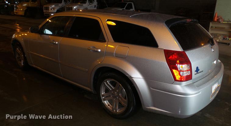image for item DE7286 2005 Dodge Magnum