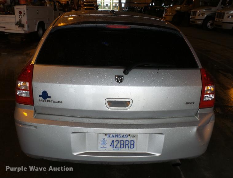 image for item DE7286 2005 Dodge Magnum