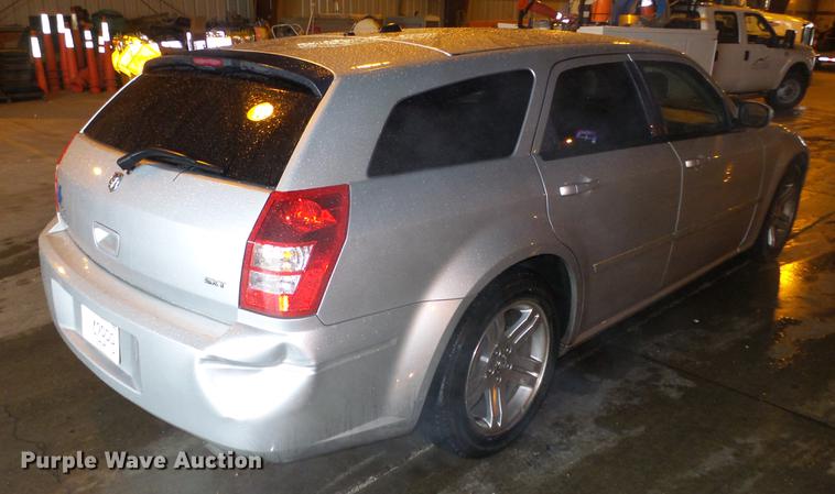image for item DE7286 2005 Dodge Magnum