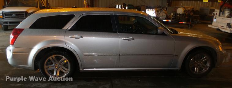image for item DE7286 2005 Dodge Magnum