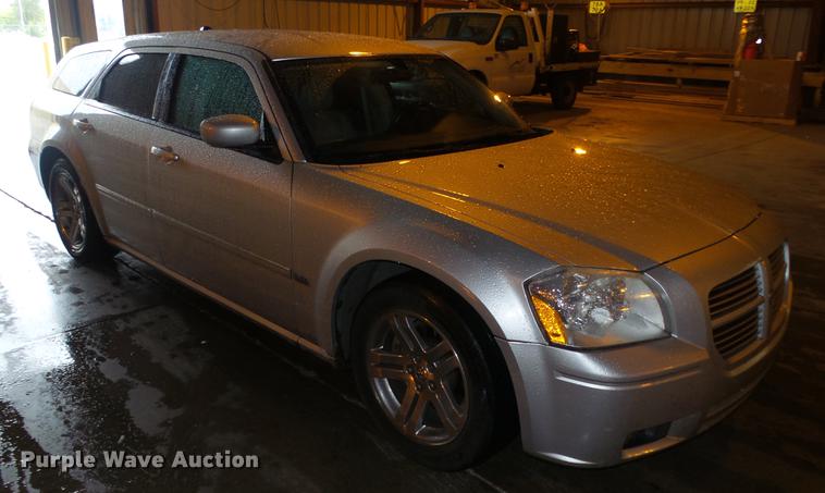 image for item DE7286 2005 Dodge Magnum